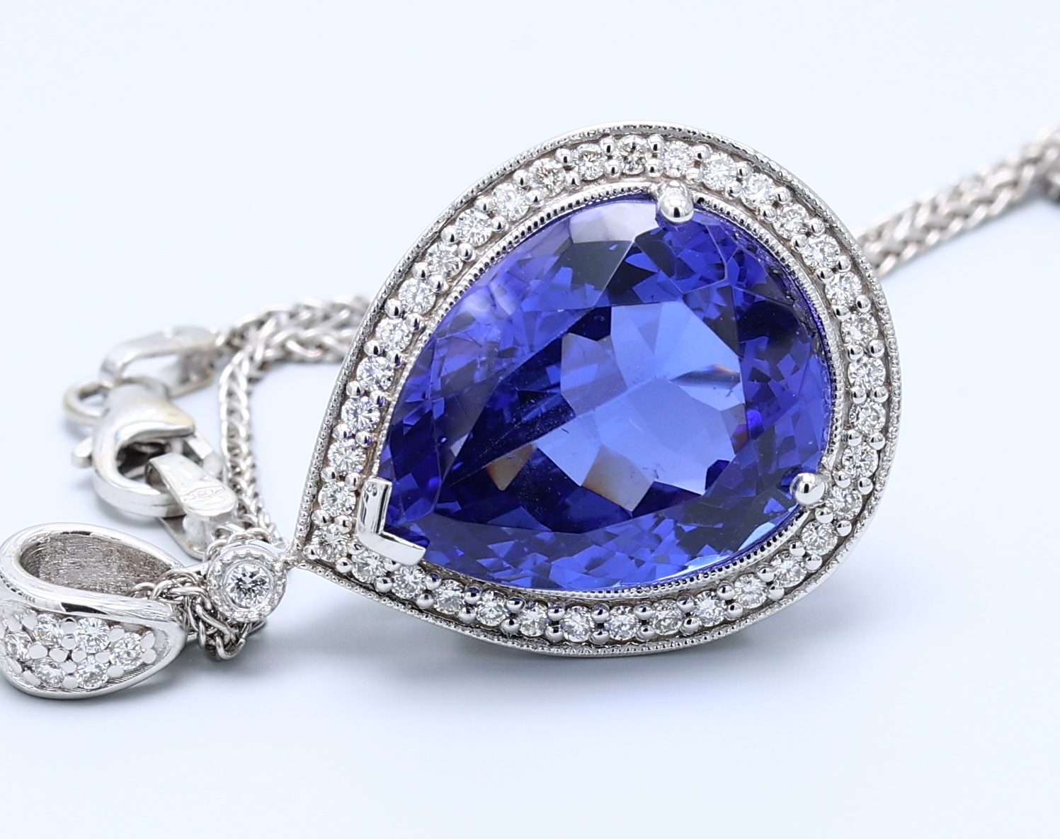 14.224ct Pear White Gold Gemstone Pendants