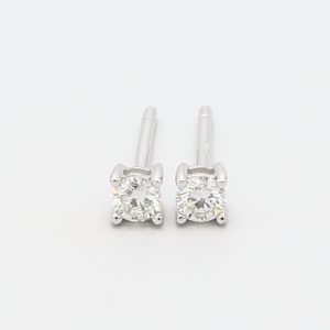 TOTAL WEIGHT: 0.18ct GH SI