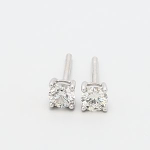 TOTAL WEIGHT: 0.27ct IJ SI