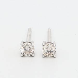 TOTAL WEIGHT: 0.31ct IJ SI