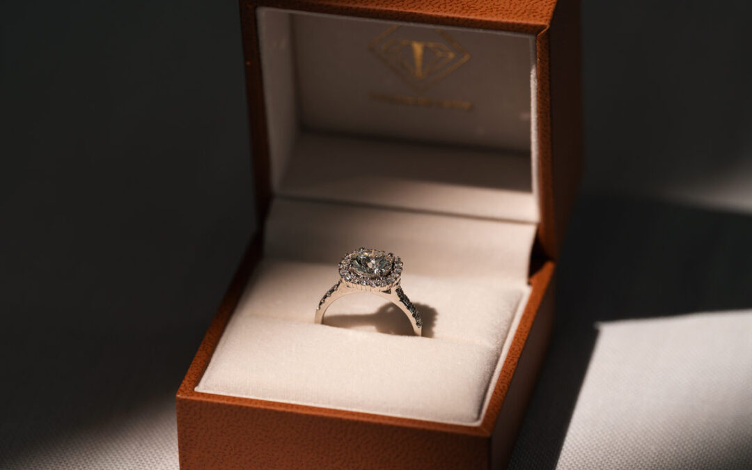 Proposing in December in Cape Town? When to Buy the Engagement Ring (and What Still Works If You’re Late)