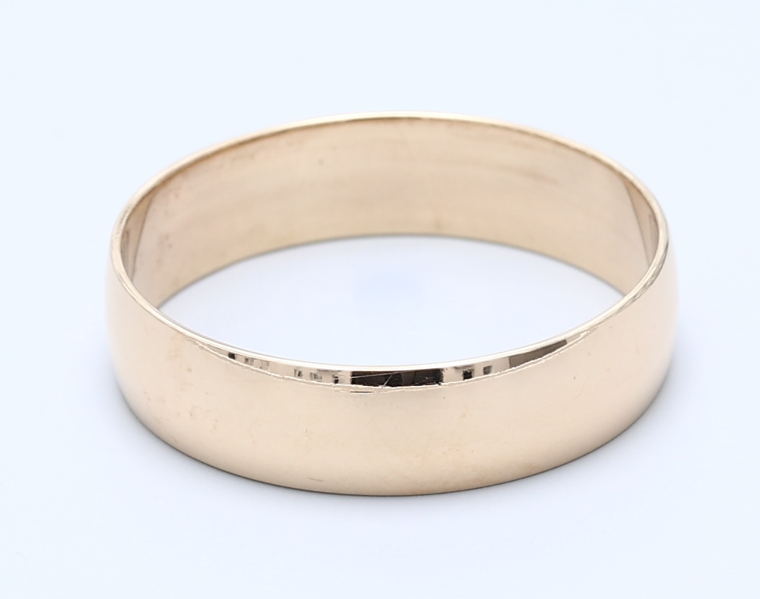 Yellow Gold Gents Wedding Bands